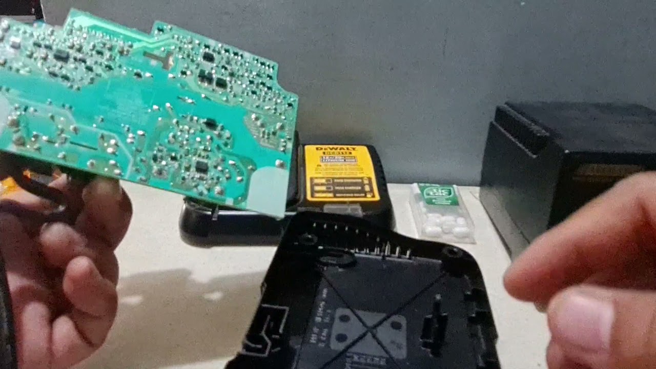 Converted DeWalt DCB 112 120V Battery Charger  to 220V