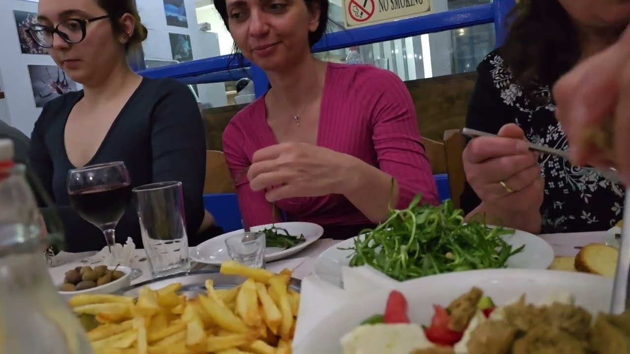 Στο Κύμα στην Αρβη Ψάρι φρέσκότατο με ασταχια σφαραγγία και καλή παρέα