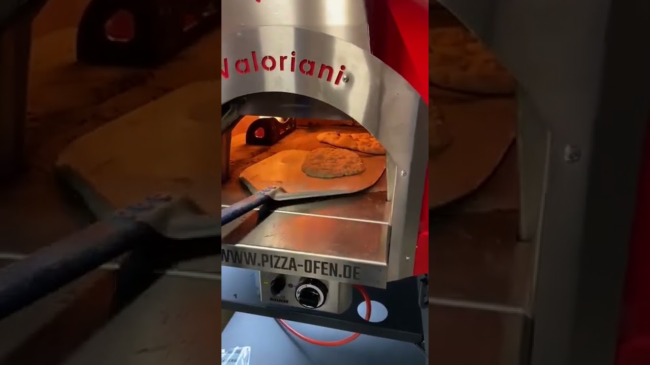 Pinsabacken im Valoriani Baby Pizza und Holzbackofen | pizza-ofen.de