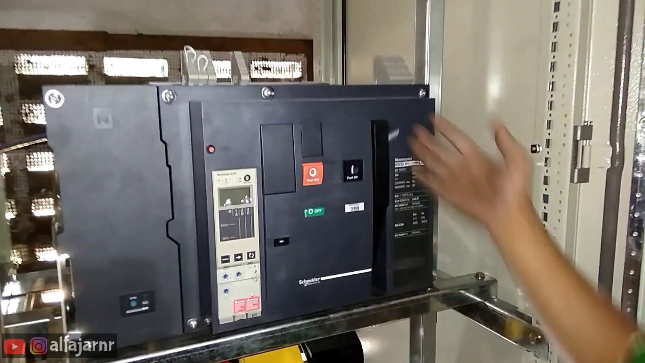 MENGAKTIFKAN PANEL ACB ( AIR CIRCUIT BREAKER )