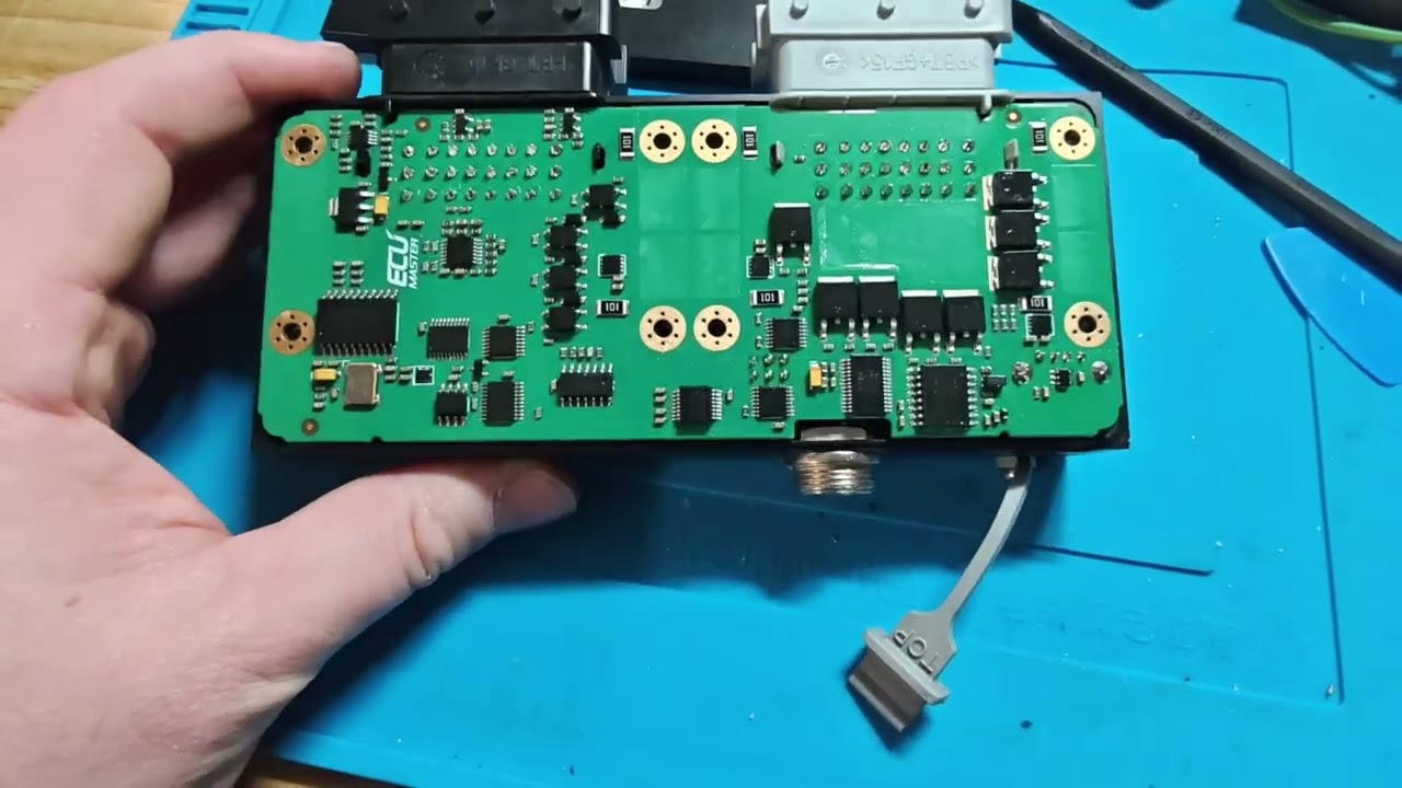 ECUMaster Classic Teardown + USB repair