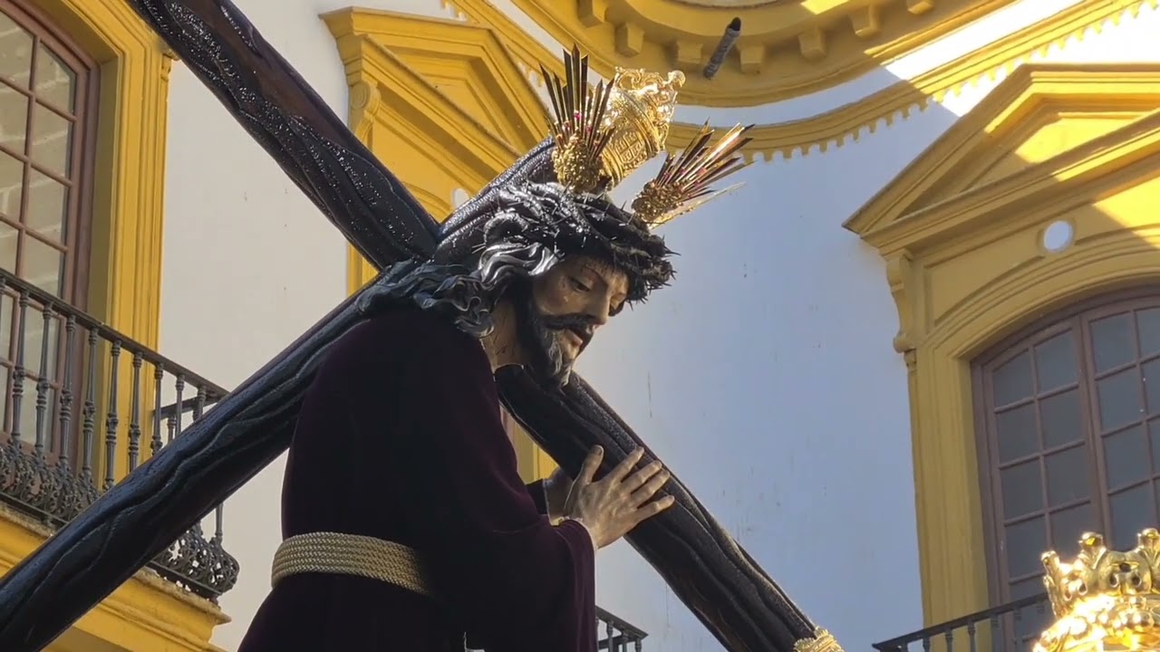 El Señor de Osuna repartiendo salud para los enfermos | Viernes Santo 2023