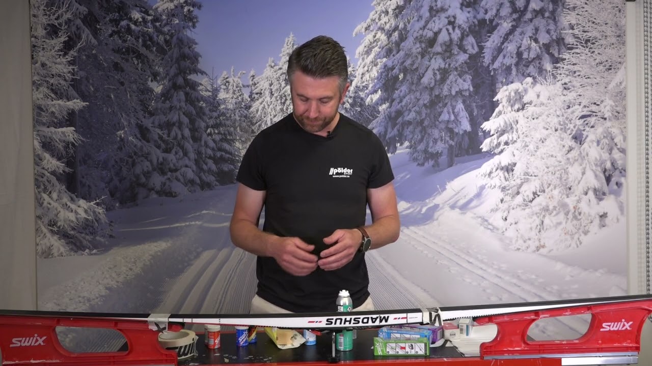Pölder Sport´s Björn Andersson går igenom burkvallningen för längdskidor