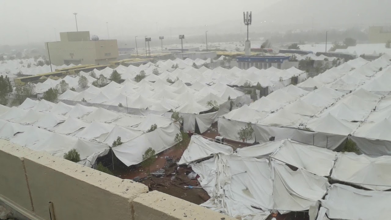 Oh My Allah! Hujjaj suffer strom at Arafat on Hajj Day Evening | Hajiseba.com