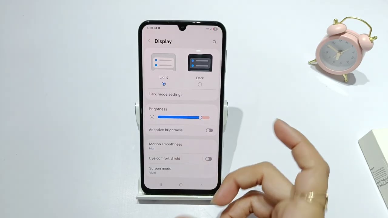 How to set adaptive brightness samsung galaxy F17 5g | extra dim settings samsung galaxy A17