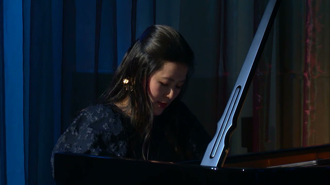 Eunbi Kim Performs “It Feels Like a Mountain, Chasing Me” by Daniel Bernard Roumain