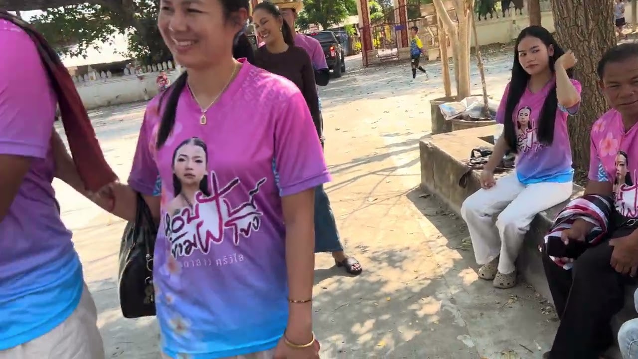 เจอเอฟซีธิดาลาวพี่ไอซ์ ￼