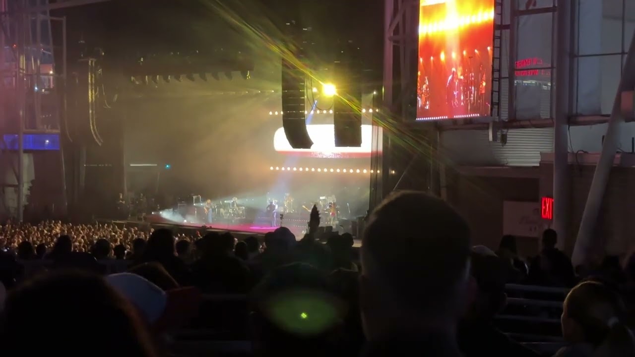 Leon Bridges - Texas Sun Intro - Budweiser Stage, Toronto