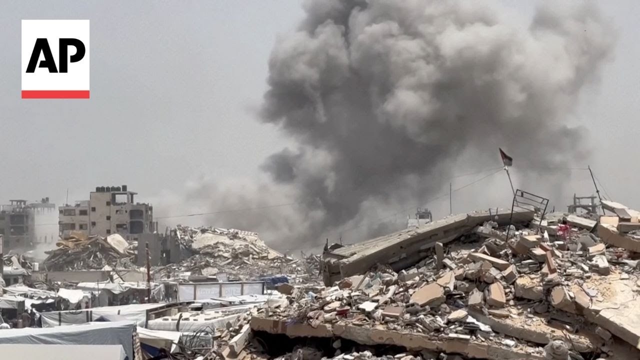 People flee Jabaliya in northern Gaza Strip as Israeli strikes pound area
