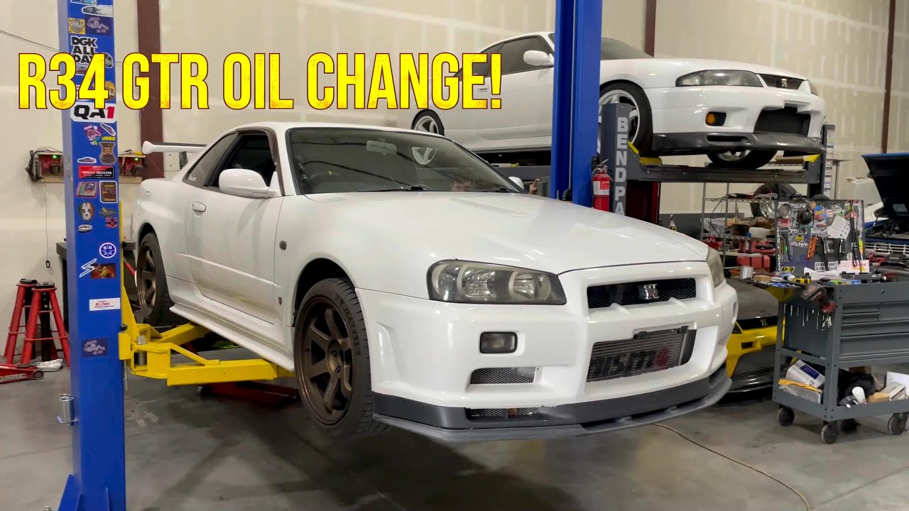 R34 GTR Gets an oil change and we find the pesky oil leak!