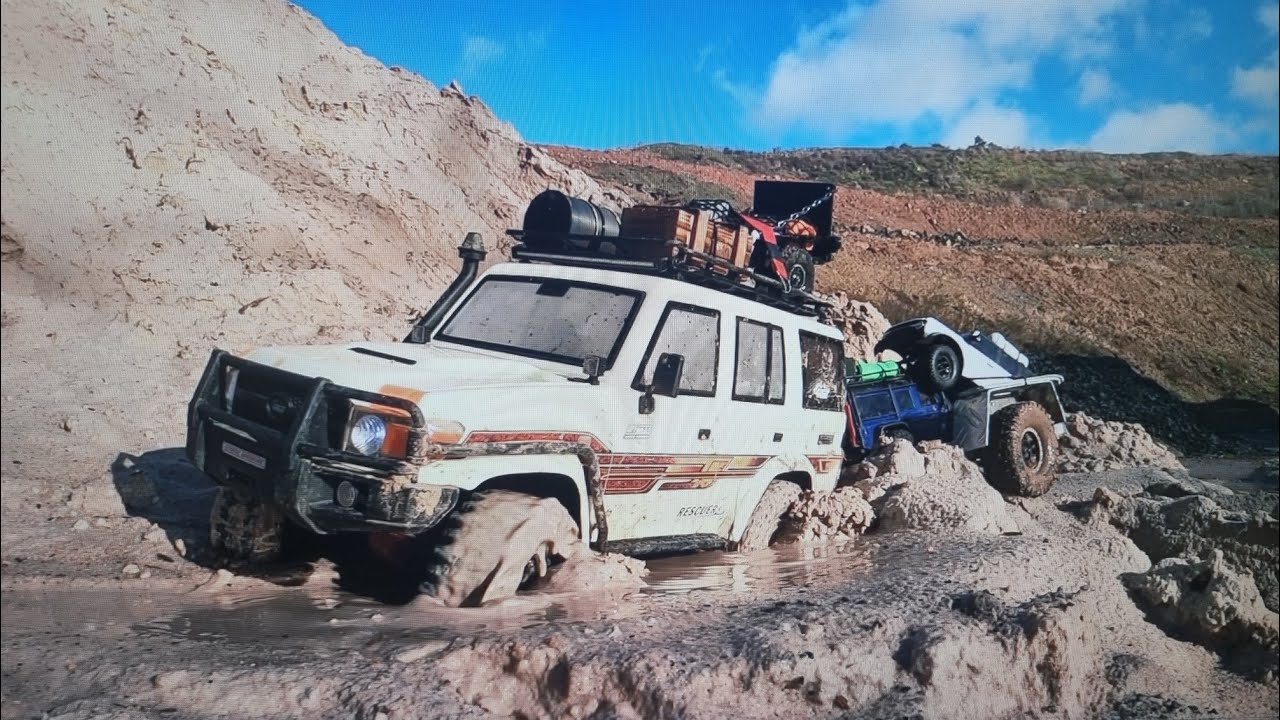 Ihr wollt SCHLAMM??? Ab gehts MUDRUNNER Traxxas & RGT mit  TOYOTA Landrover FORD RC Crawler Anhänger