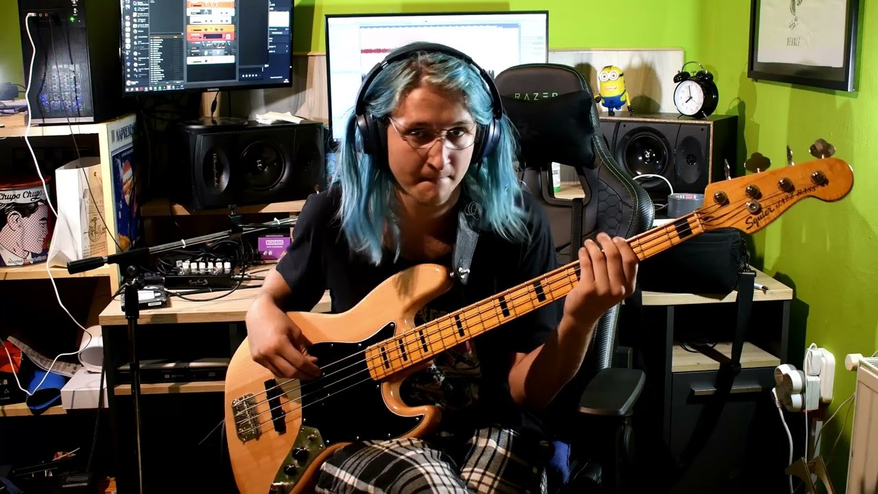 A zöld, a bíbor és a fekete bass cover