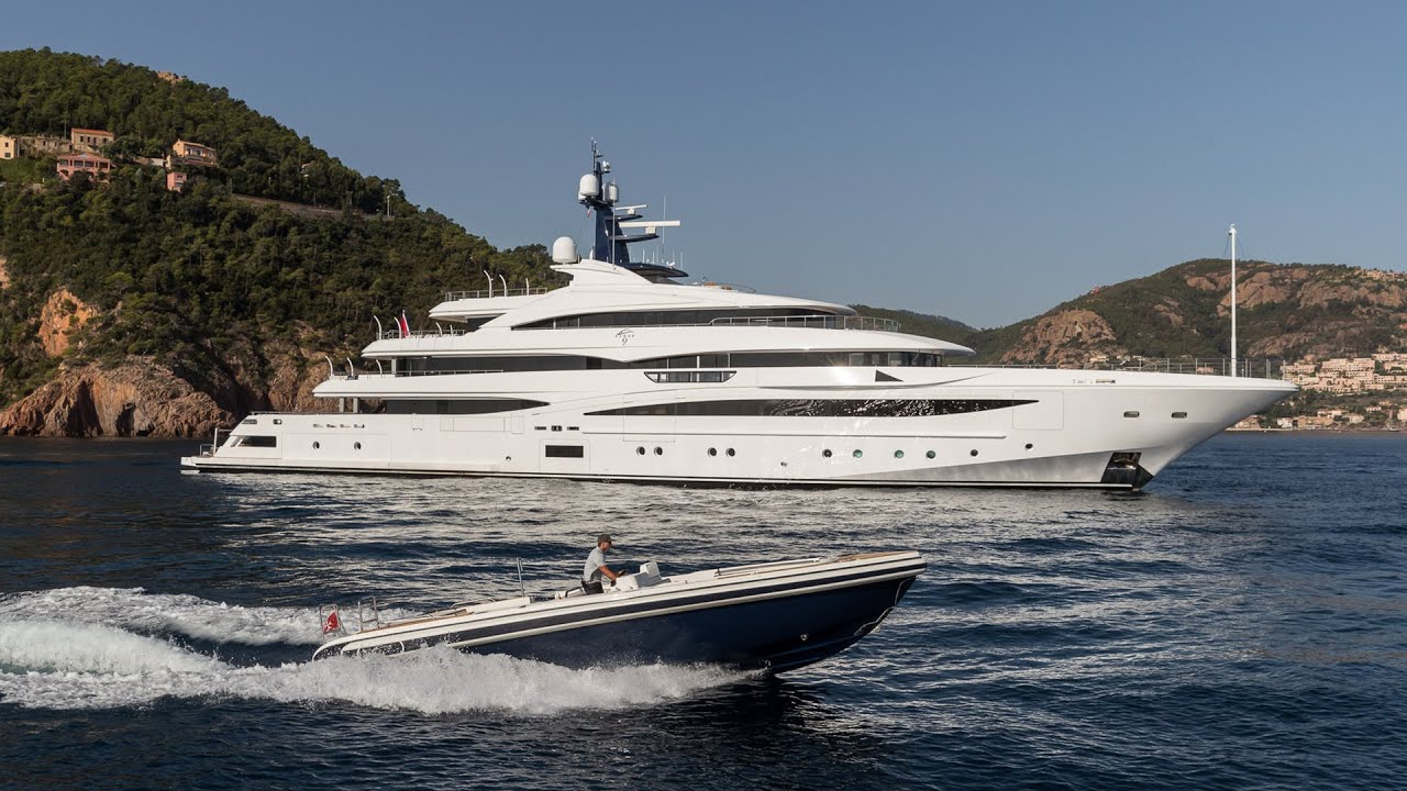 Superyacht CLOUD 9 | 242ft | French Riviera