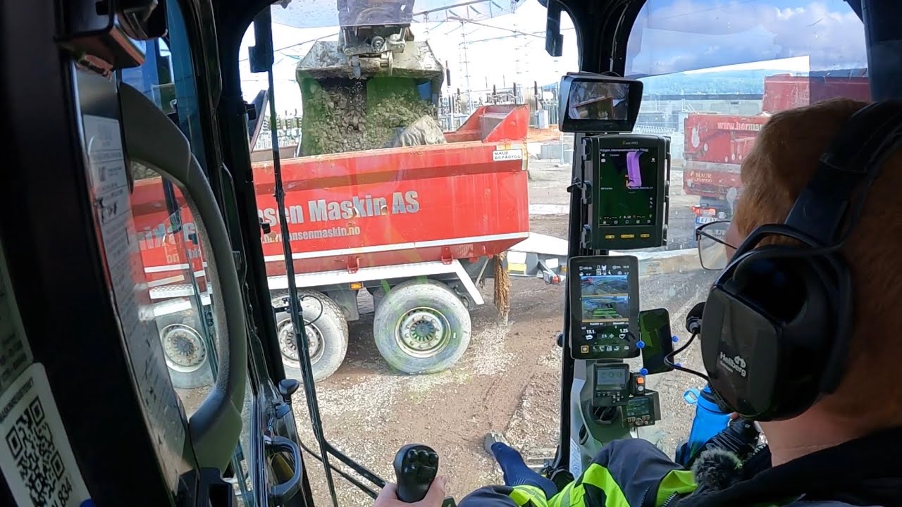 CAT 335 NG digging ditch(cabview onley) . Part 1