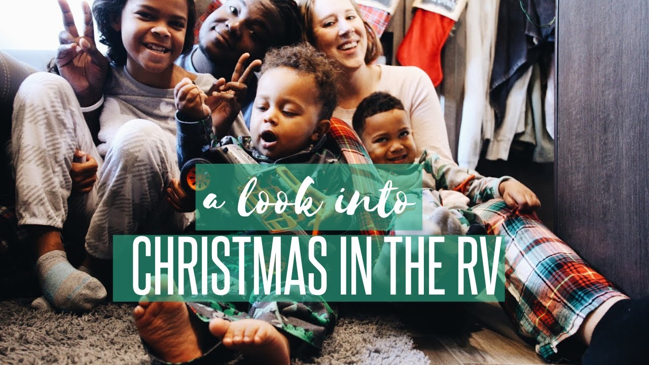 A peek into Christmas in our RV! 🎄// Full time RV family of 5