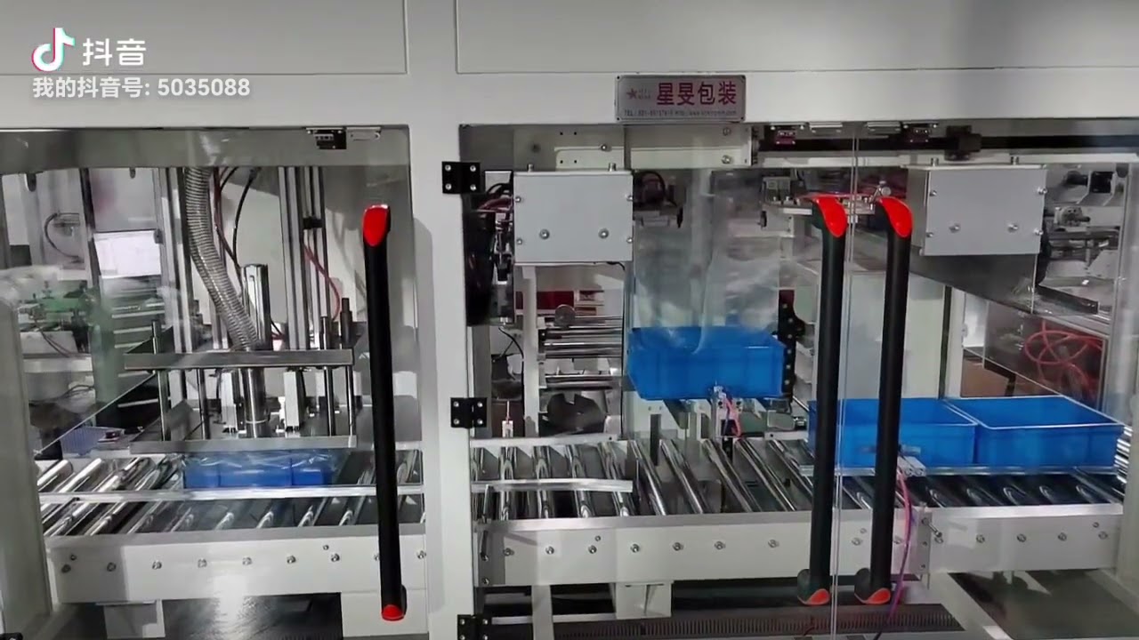Automatic bagging machine for plastic crates
