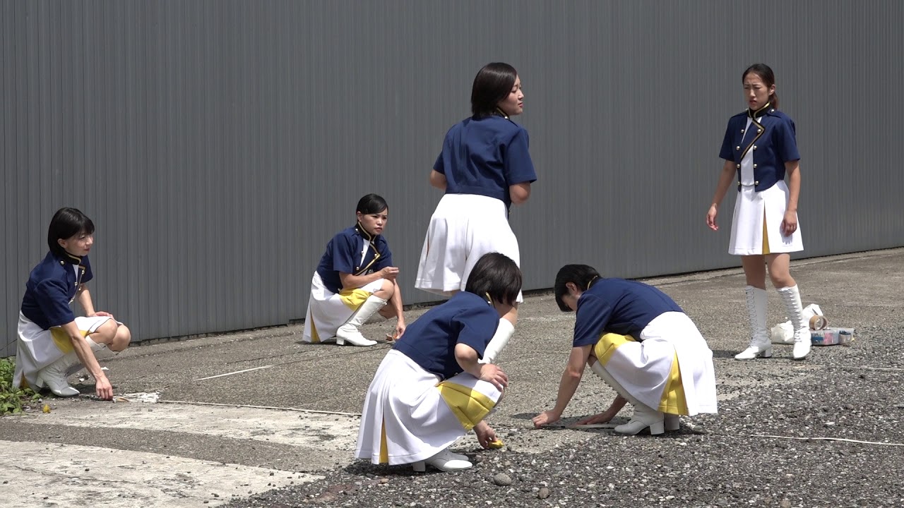 立ち位置を図るカラーガード隊（新潟県警音楽隊、糸魚川2019.09.01)