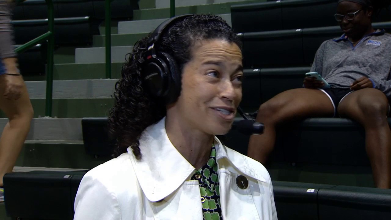 M&oacute;nica Lebr&oacute;n Halftime interview  - WBB Tulane vs USM