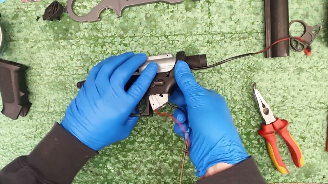 BASICS: Airsoft M4 AEG (Lonex L4 [no EBB]) fast Disassembly Guide to the Gearbox in less then 5 min