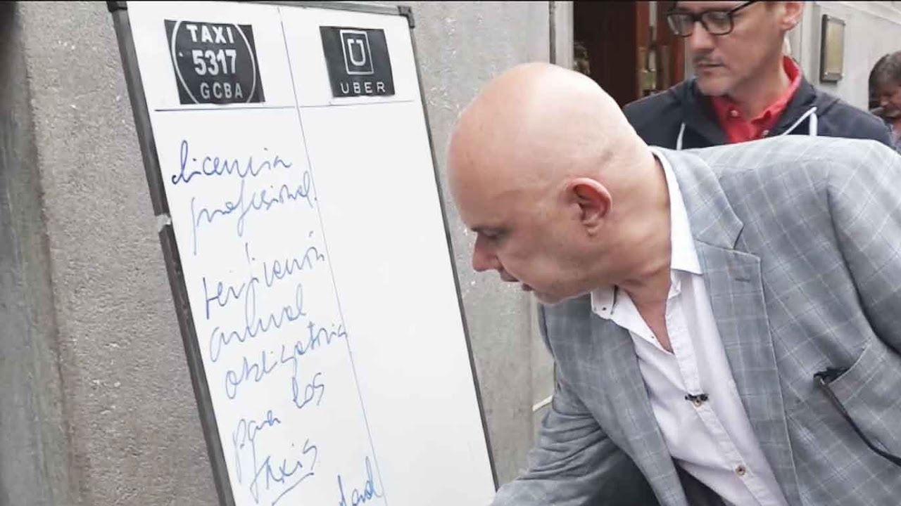 Uber vs taxis - taxis vs uber, la calle elige