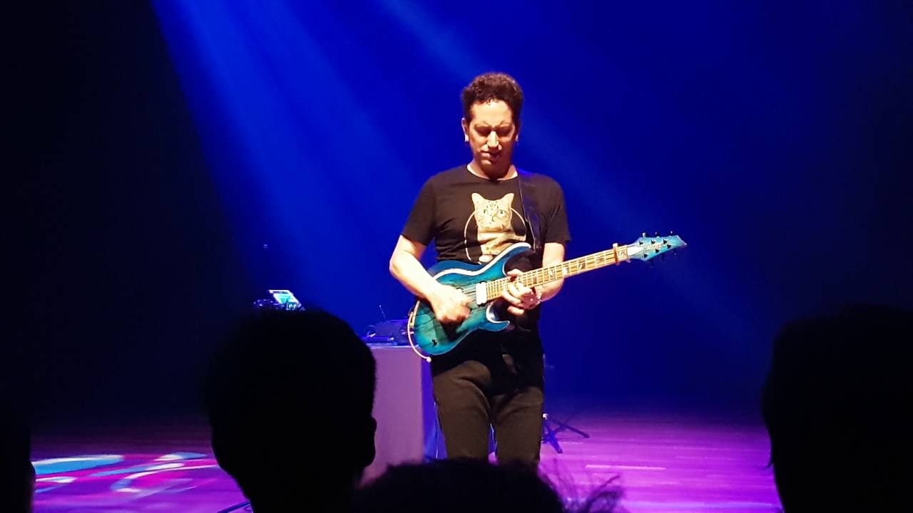 Neil Zaza Purple Rain (live in Singapore 2016)