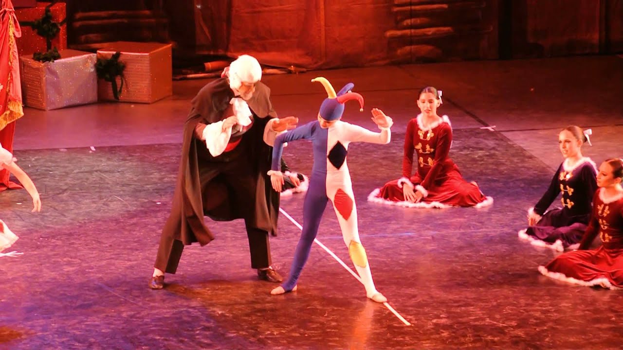 Andrea Gomez bailando de arlequin