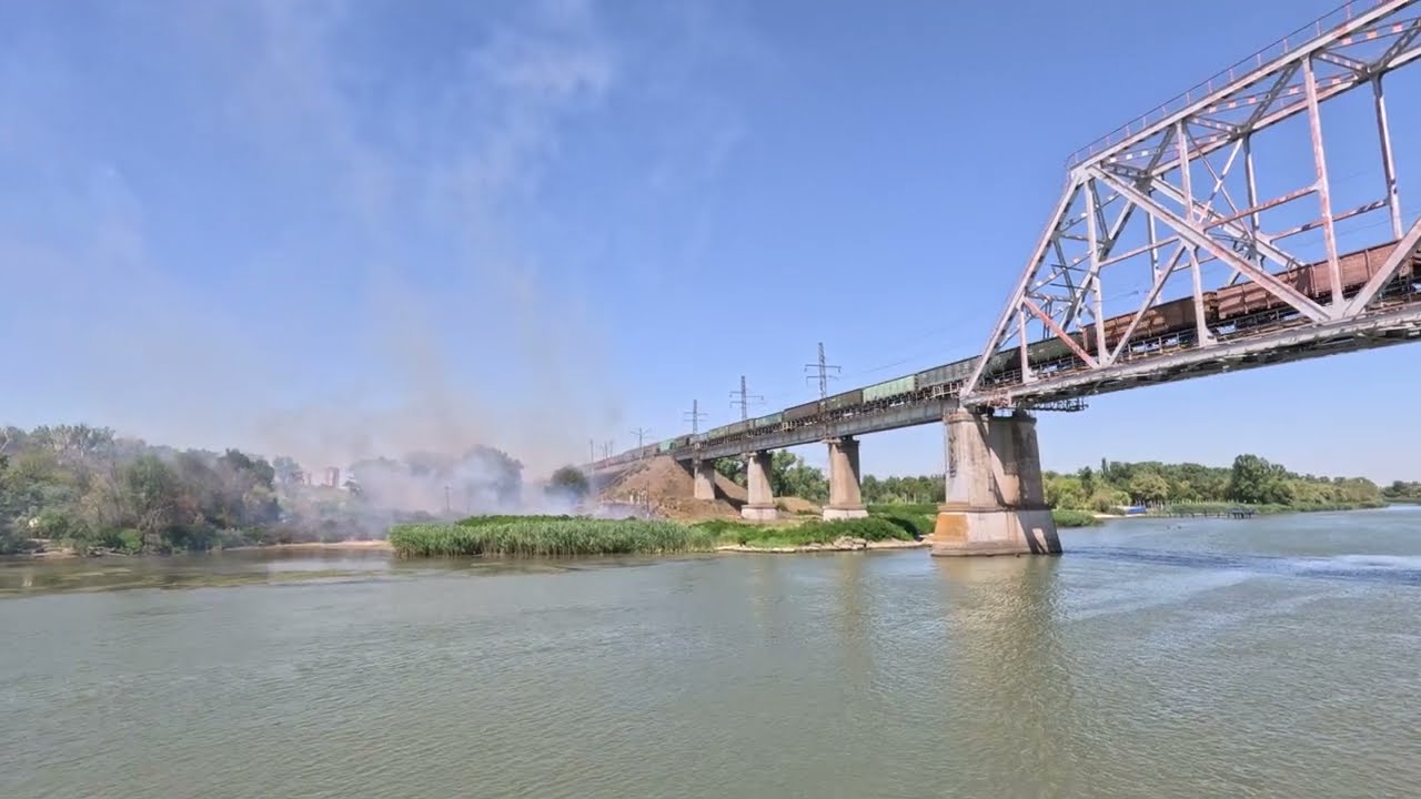 Река Дон - Остров Зеленый. Проход железнодорожного моста на грузовом обходе. (г.Ростов-на-Дону)