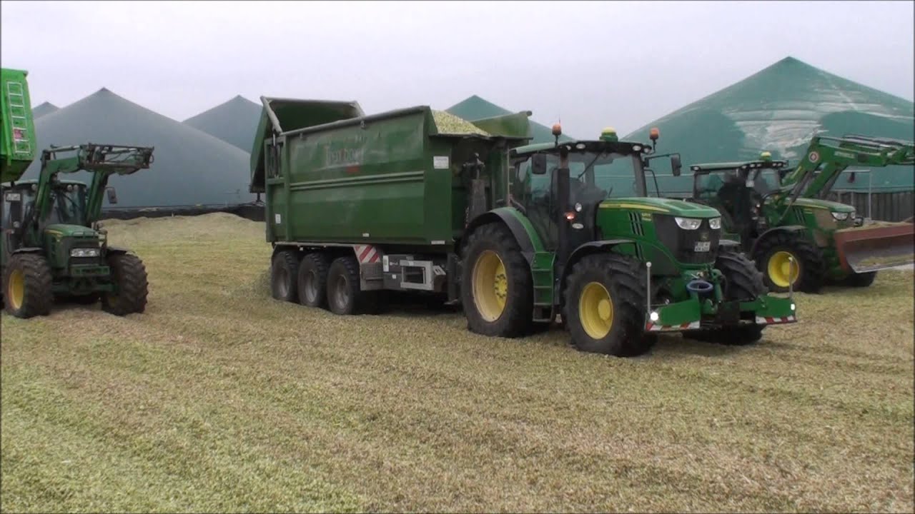 John Deere 6210R met AGRIbumper 800kg frontgewicht in de snijmaïs 2015 Trekkerweb