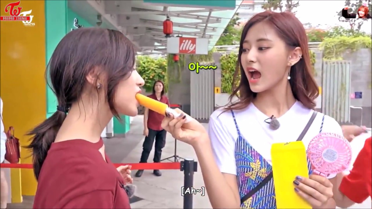 IDOL LOVES TO TOUCH EACH OTHER HAIR (?) -GIRLGROUP VERSION