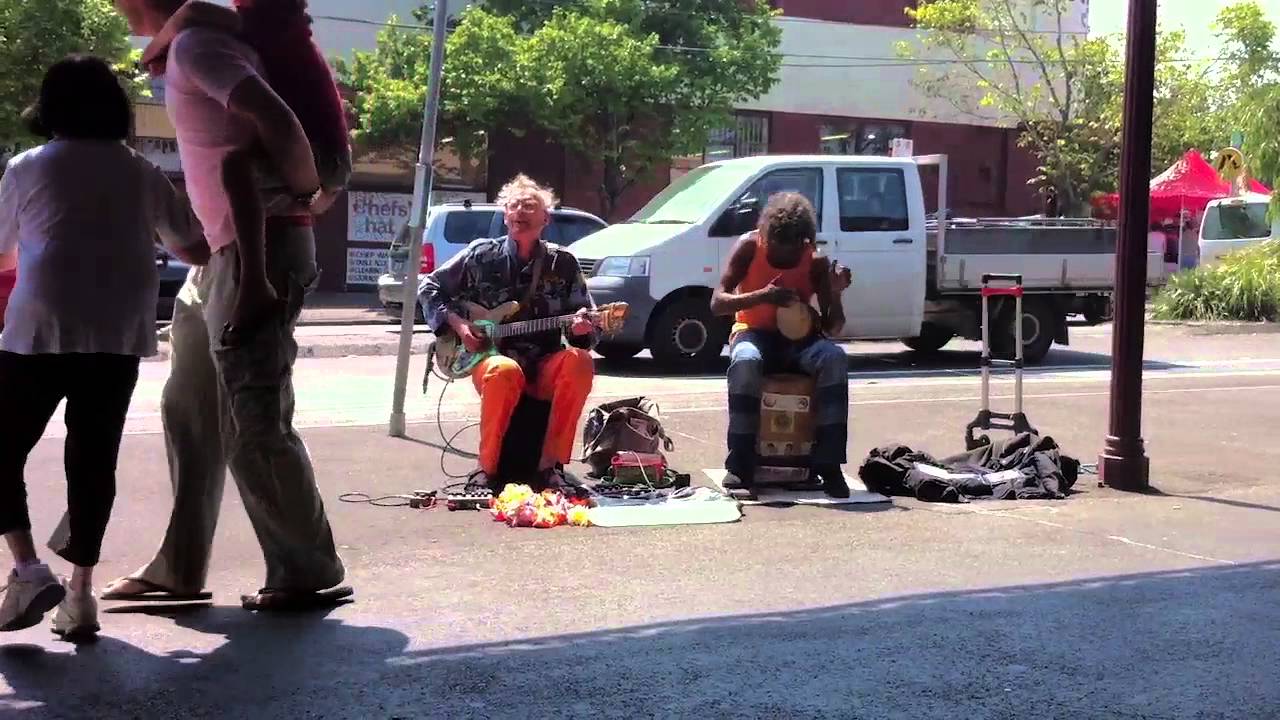 Ross Hannaford & Bart Willoughby (busking) - Silent Night