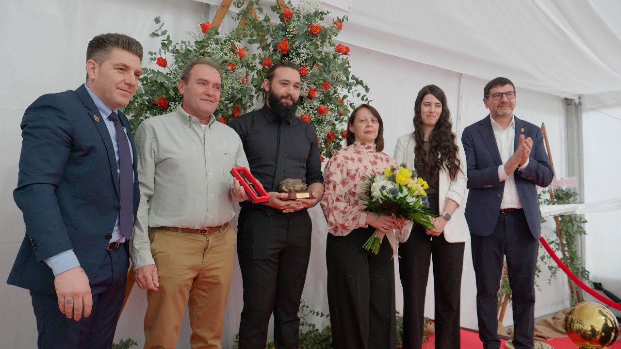 Torre del Bierzo celebra el Festival del Botillo Las Candelas con David Arias como mantenedor