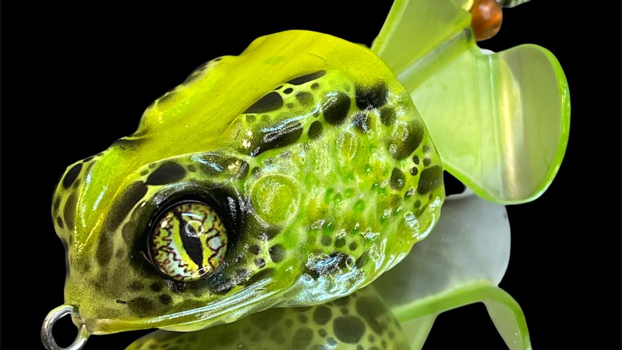 Lure Painting:a Custom Topwater Buzz Frog from Lurebuild, Whitmore Farm Stencils, 8mm Jettson Eyes