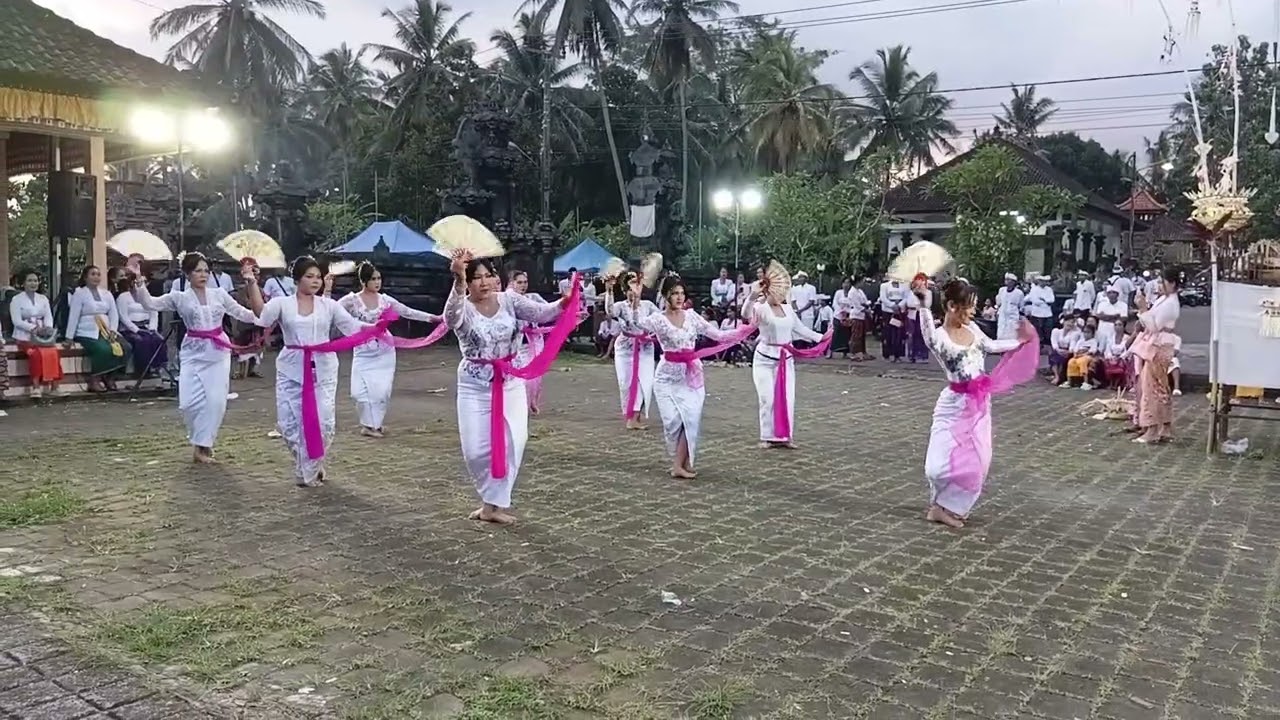 Rejang Dedari ring Pujawali Pura Ratu Ngurah Sakti Ds. Selanbawak, Kec. Marga