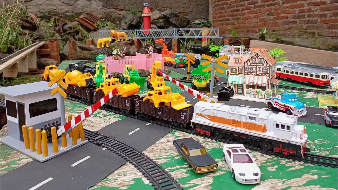 Merakit & Bermain Mainan Kereta Api Panjang Membawa Mobil Buldozer,Truk Molen,Excavator,Truk Loader