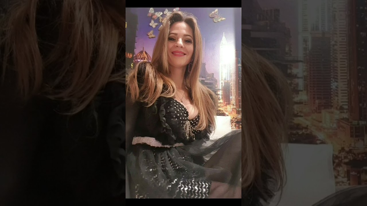 NEBUNĂ ȘI ZĂPĂCITĂ VIVIANA SANDU( COVER)