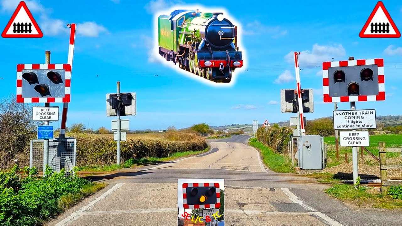 Botolph's Bridge Level Crossing, Romney, Hythe & Dymchurch Railway (Kent)
