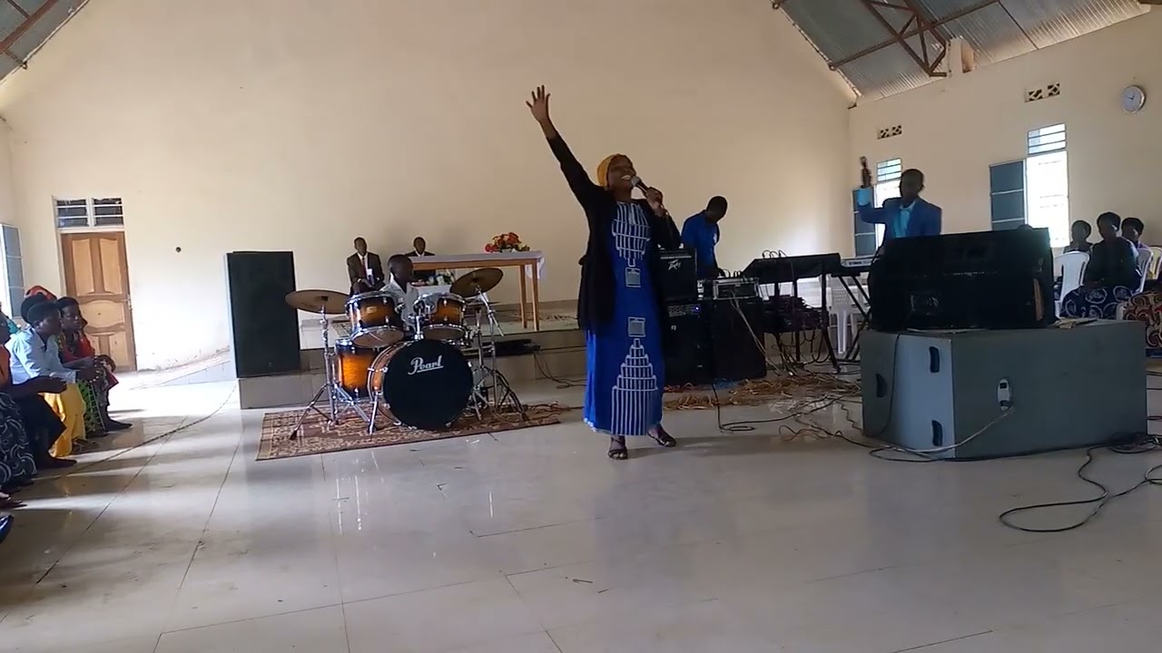 eeeee umva uko florence atangarije abantu mukarere kabugesera imwogo  kurikira  indirimbo