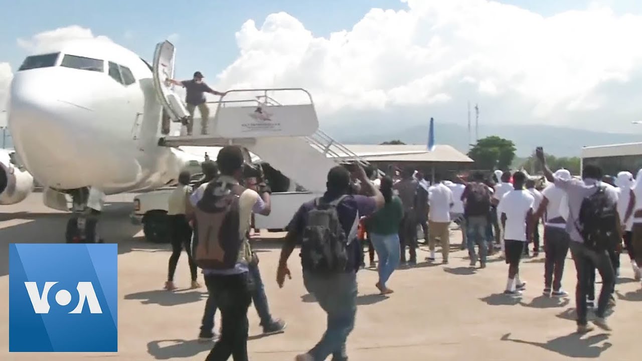 Deported Haitians Try to Rush Back Onto Plane