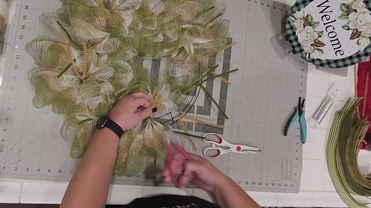 How to Make a Welcome Magnolia Everyday Wreath Tutorial