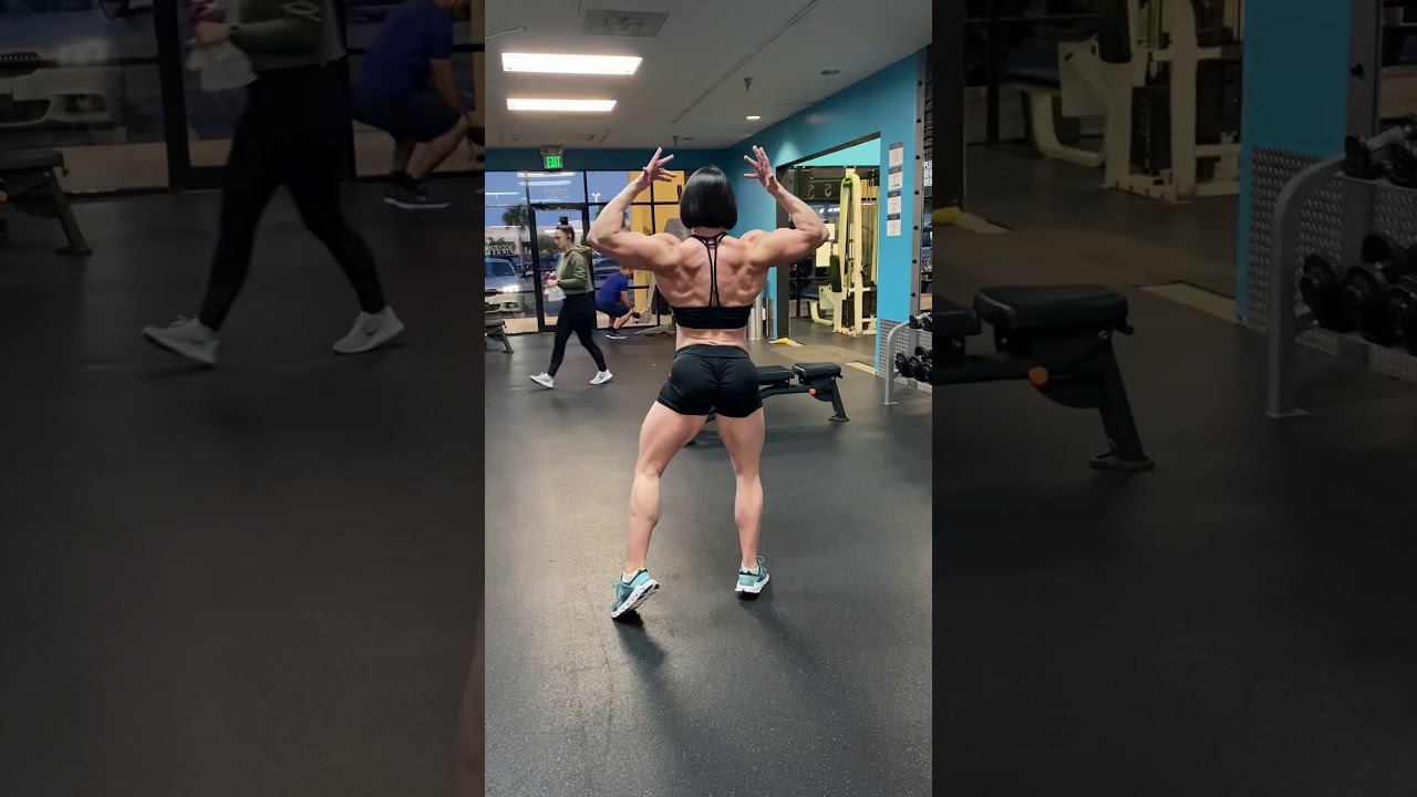 IFBB PRO Oksana Piari. Women&rsquo;s physique. Practice of posing.