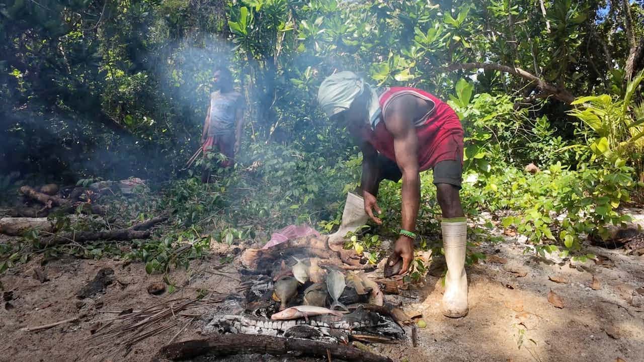 Open Fire Cooking On A Deserted Hidden Island (Catch, Clean, Cook)🏝️🐠🔥🇫🇯