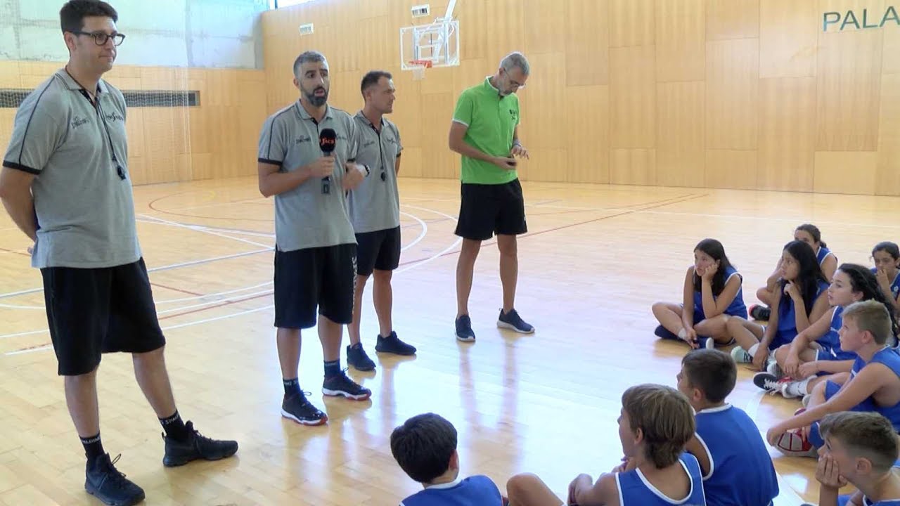 Una clase maestra de arbitraje en el Camp Movistar