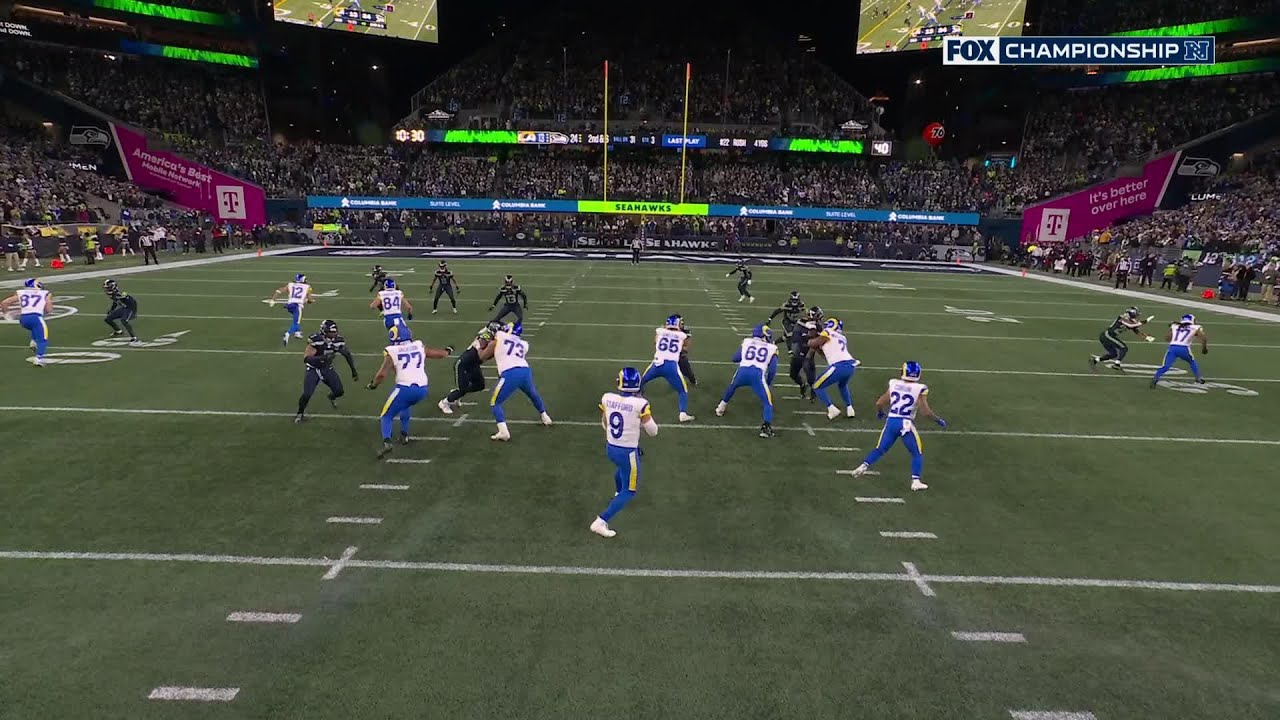 Stafford and the Rams ROAR forward for a TD score!