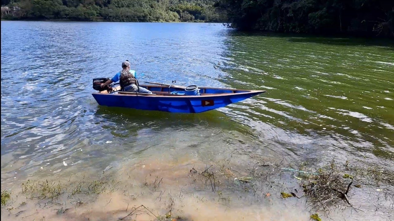barco de quatro bombonas navegando com motor de 8hp (parte 9)