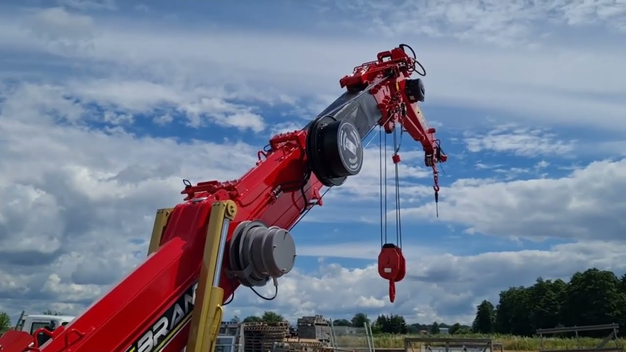 SPT 299 mini żuraw z hydraulicznym jib'em ze sterowaniem radiowym w standardzie.