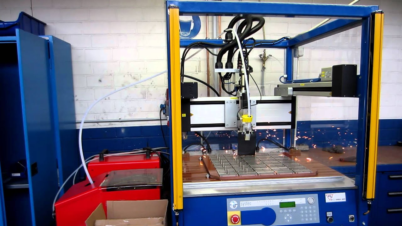 AS Sch&ouml;ler + Bolte CNC-Bolzenschwei&szlig;anlage F 400 mit Lichtgitter (Frontansicht)