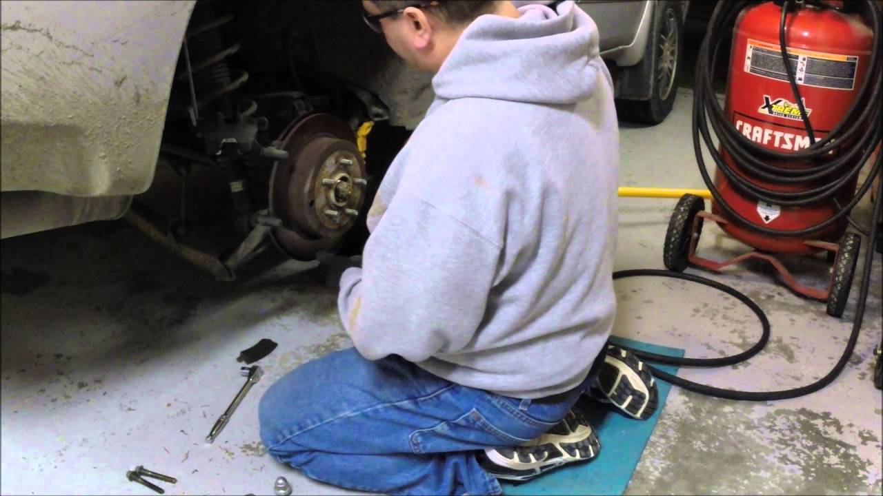 2004 Mitsubishi Endeavor Rear Wheel Bearing Hub pt1