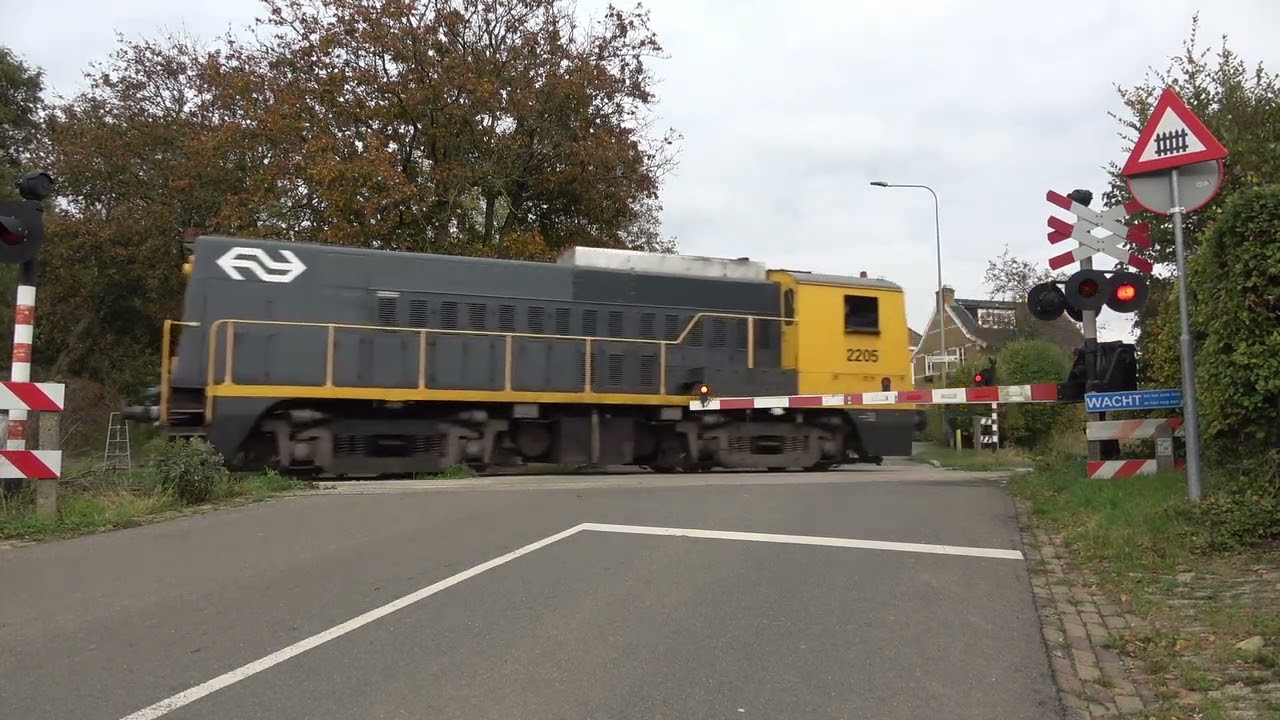 Spoorwegovergang Schin op Geul / Dutch Railroad crossing