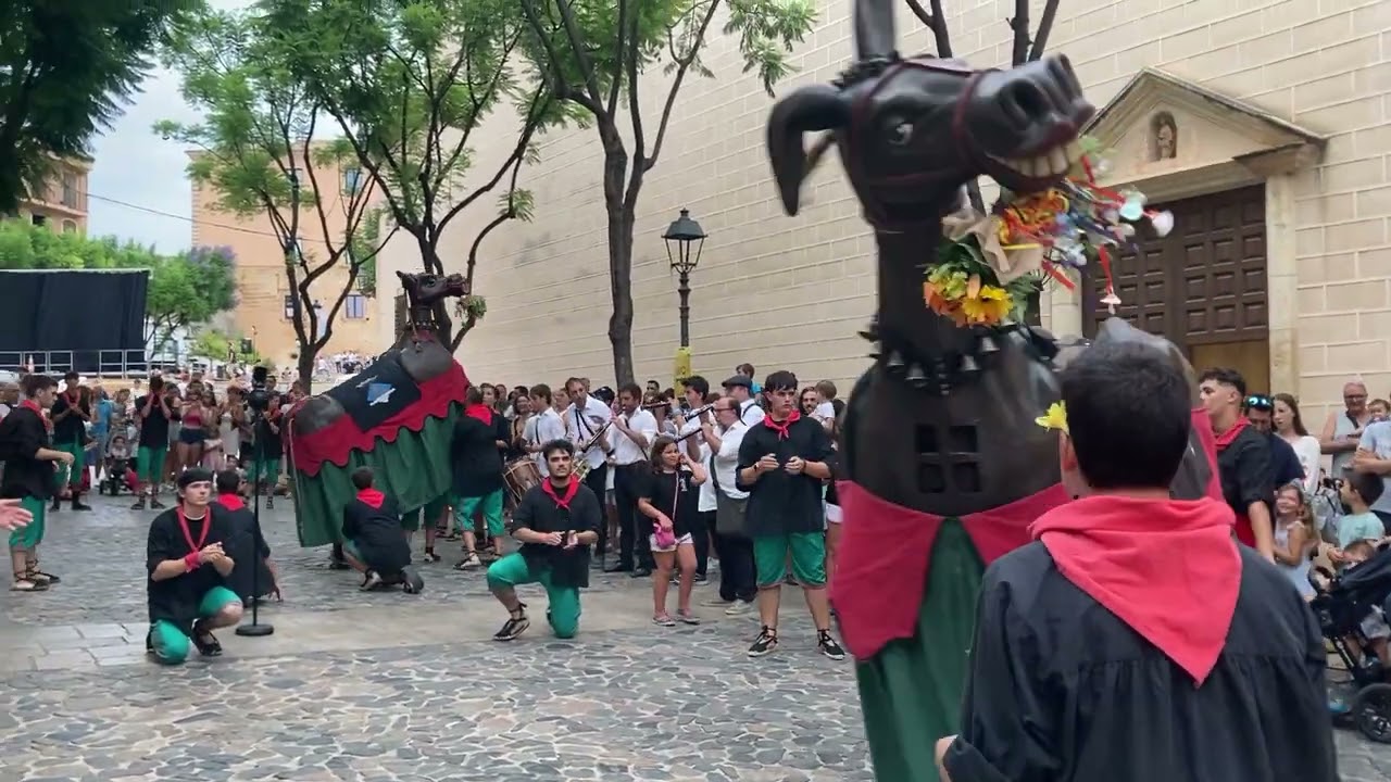 Ball final de la Mulassa i la Mulasseta a la Pla&ccedil;a de l&rsquo;Esgl&eacute;sia - Festa Major Torredembarra 2024