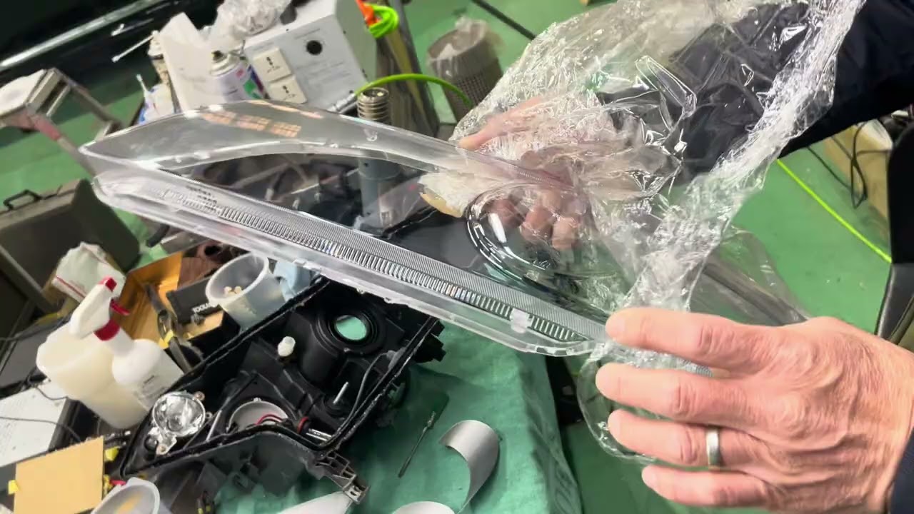 INFINITI EX35のヘッドライトレンズ交換